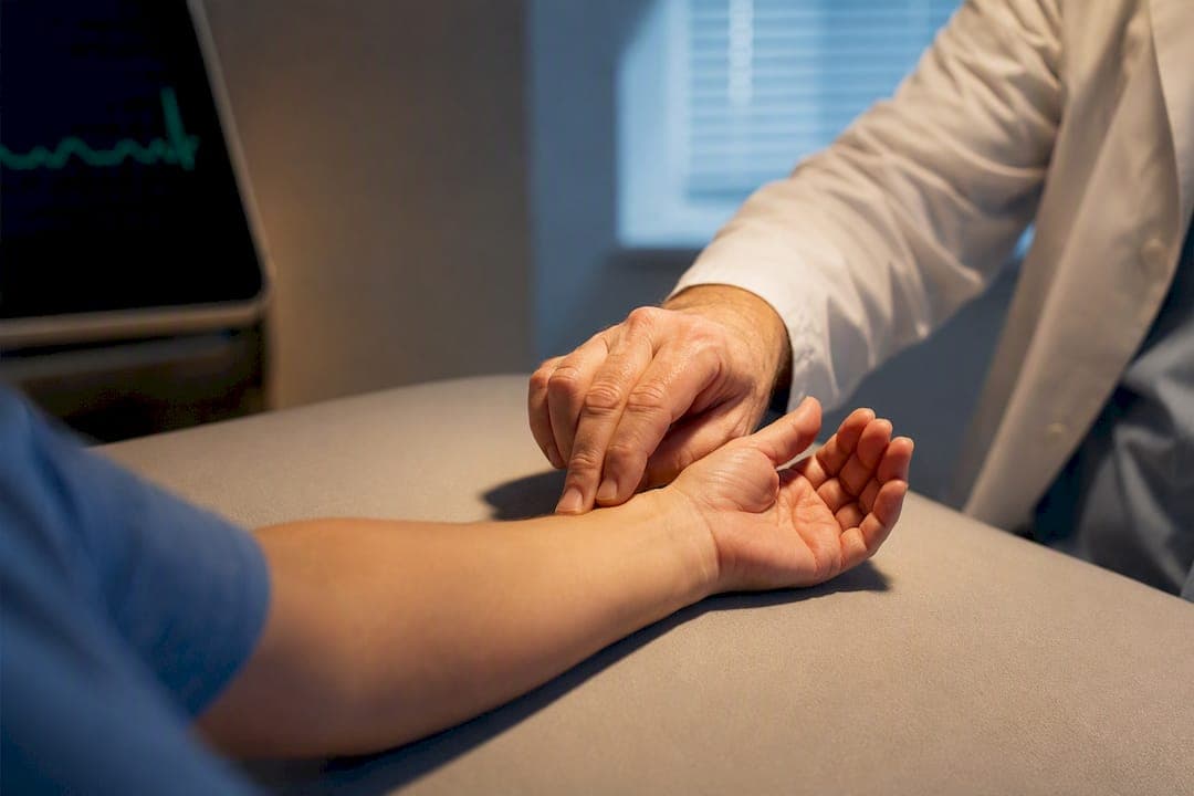 Low Potassium Symptoms: Signs and the 3.5 mEq/L Threshold to Act